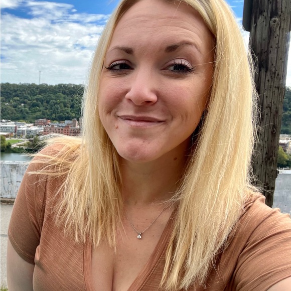 Meet your Posher, Rachel - Picture 1 of 1